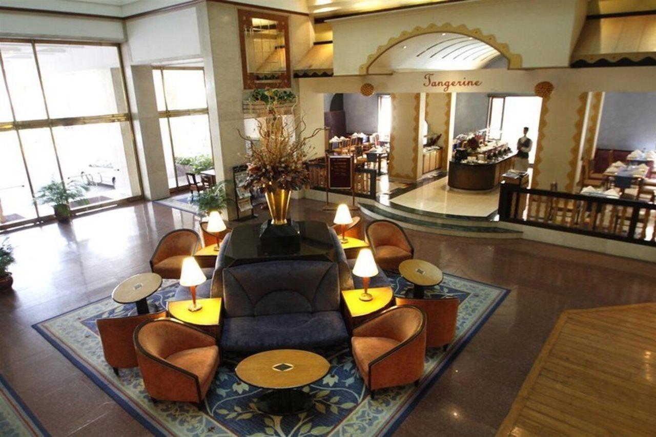 Hotel Sagar Plaza City Centre Pune Exteriör bild