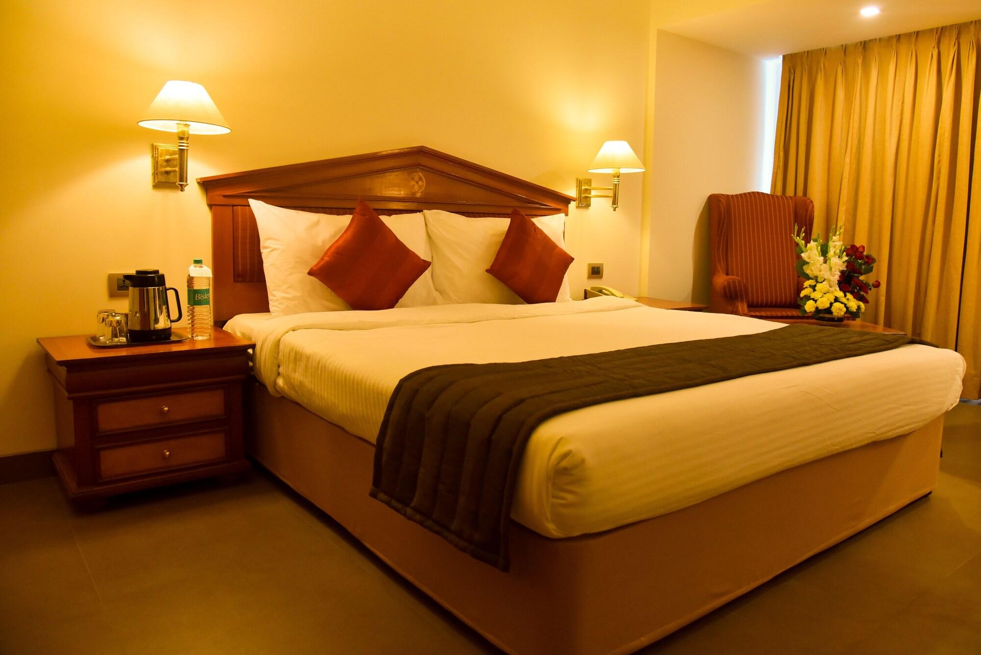 Hotel Sagar Plaza City Centre Pune Exteriör bild