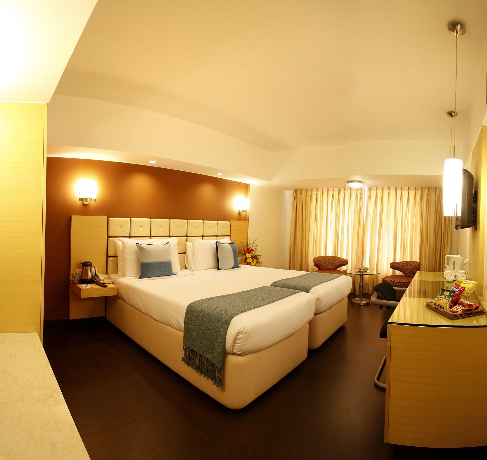 Hotel Sagar Plaza City Centre Pune Exteriör bild