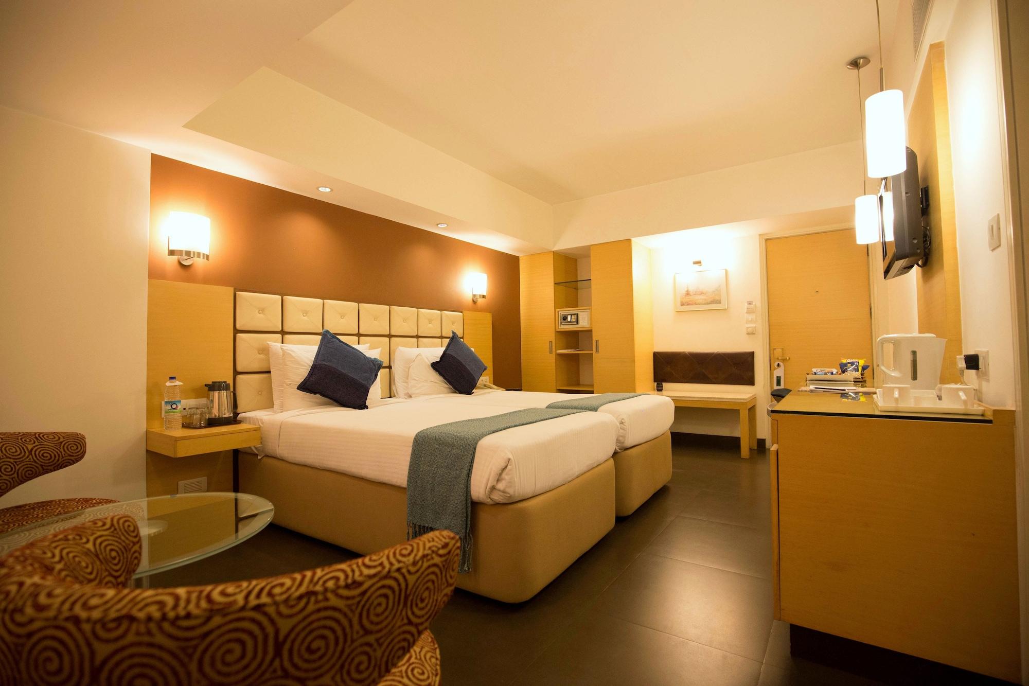 Hotel Sagar Plaza City Centre Pune Exteriör bild