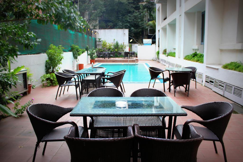 Hotel Sagar Plaza City Centre Pune Exteriör bild