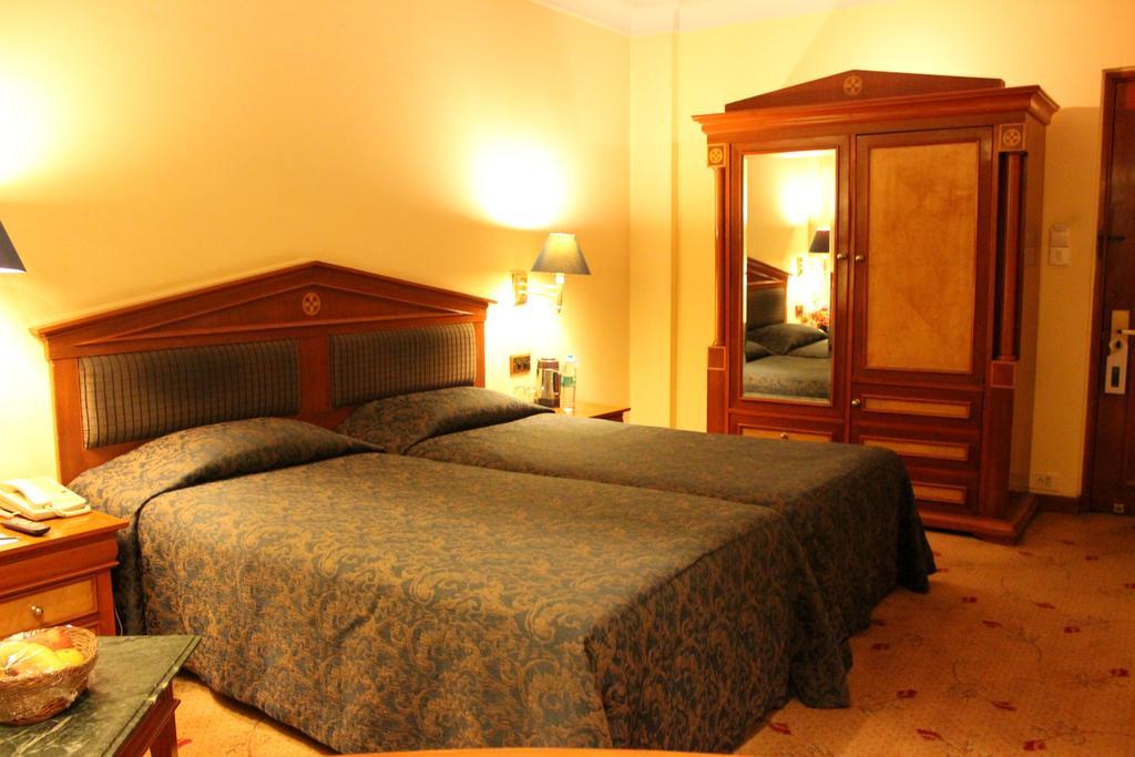 Hotel Sagar Plaza City Centre Pune Rum bild