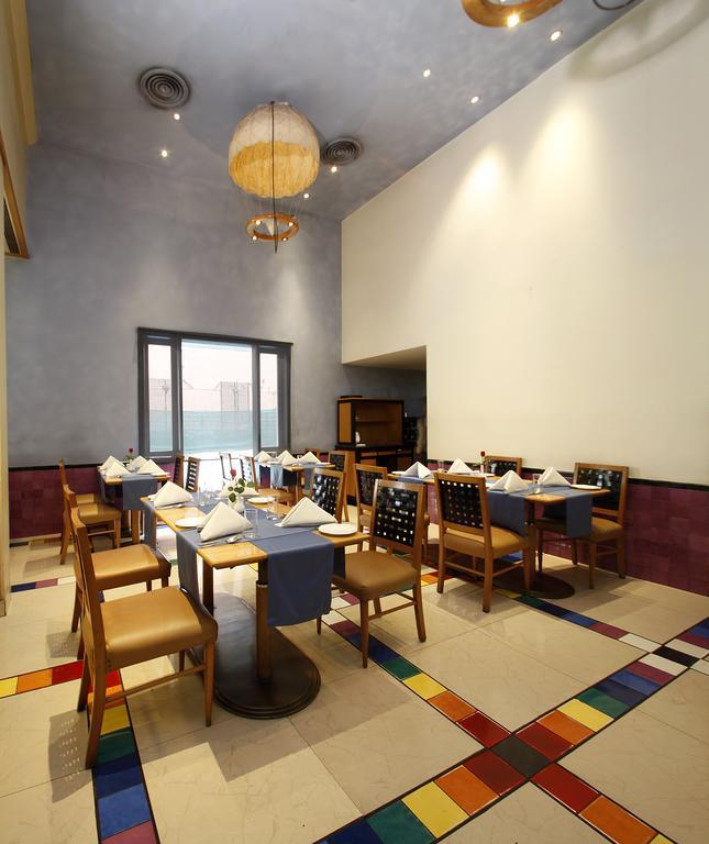 Hotel Sagar Plaza City Centre Pune Exteriör bild
