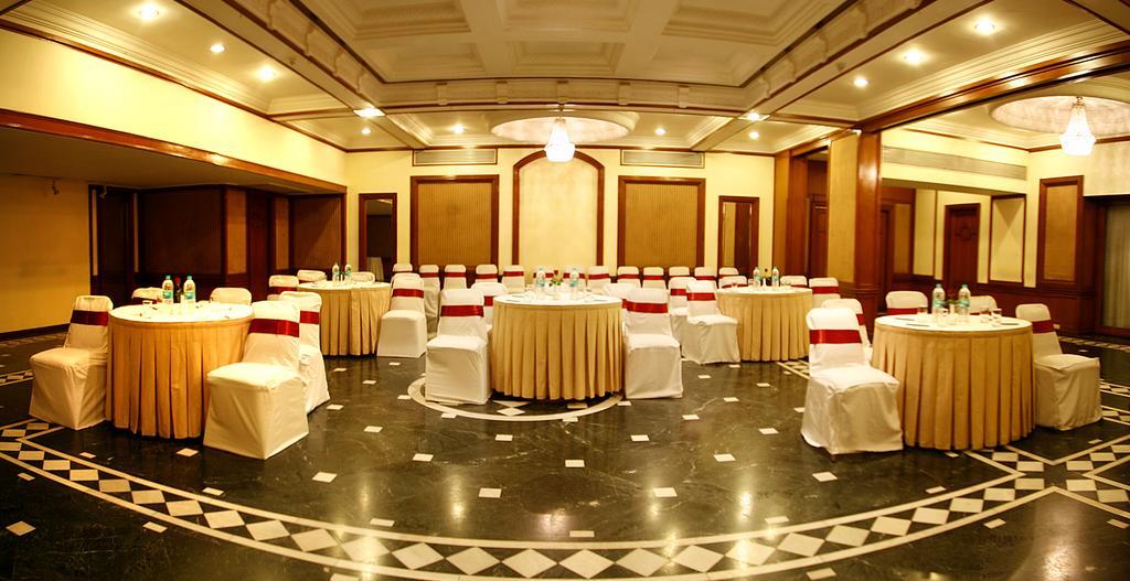 Hotel Sagar Plaza City Centre Pune Exteriör bild