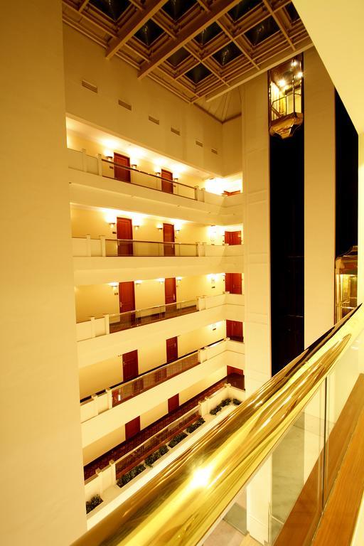 Hotel Sagar Plaza City Centre Pune Exteriör bild