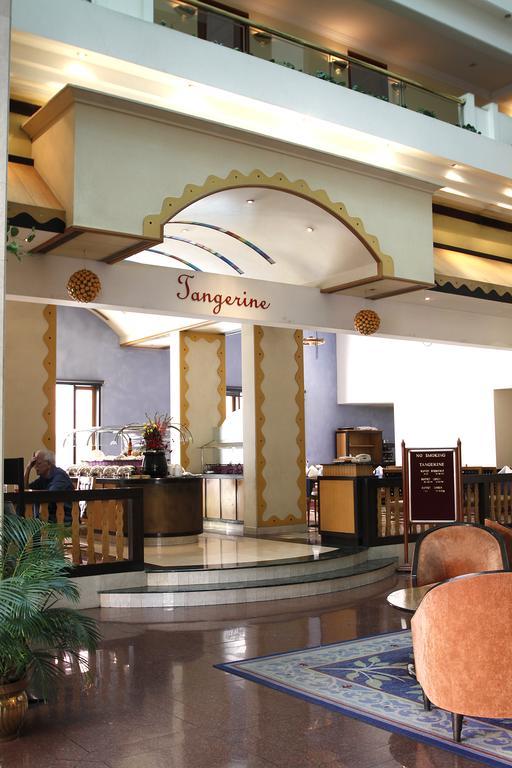 Hotel Sagar Plaza City Centre Pune Exteriör bild