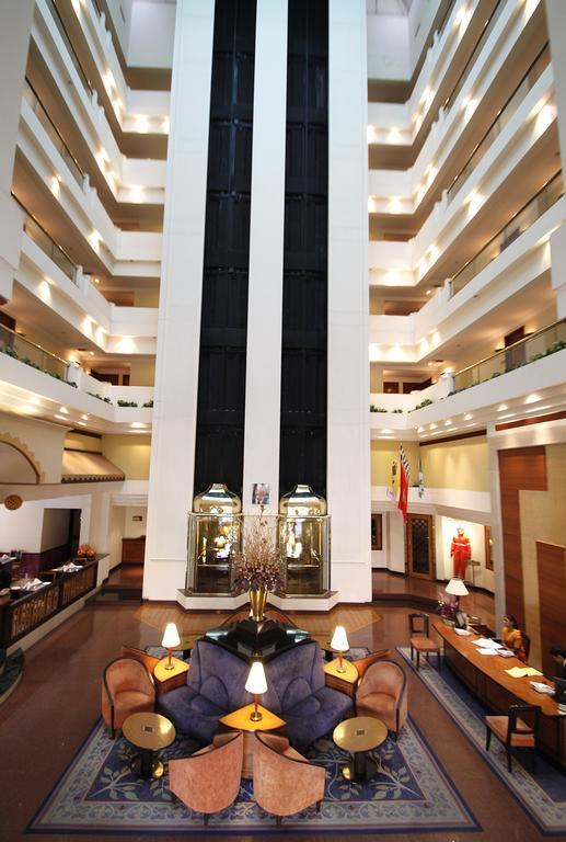 Hotel Sagar Plaza City Centre Pune Exteriör bild