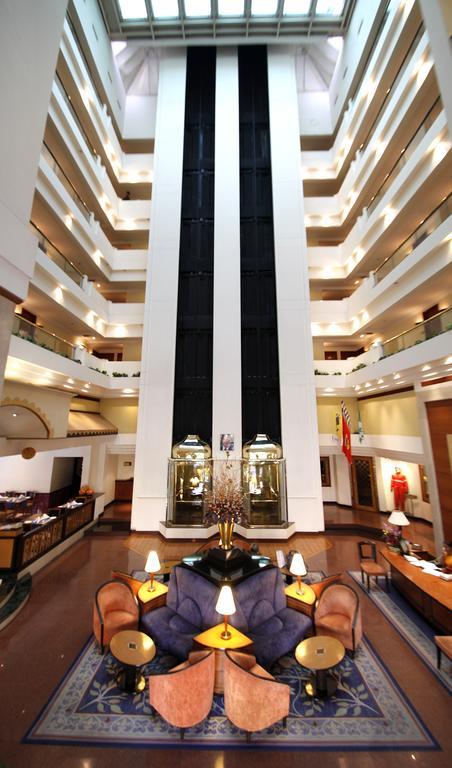 Hotel Sagar Plaza City Centre Pune Exteriör bild