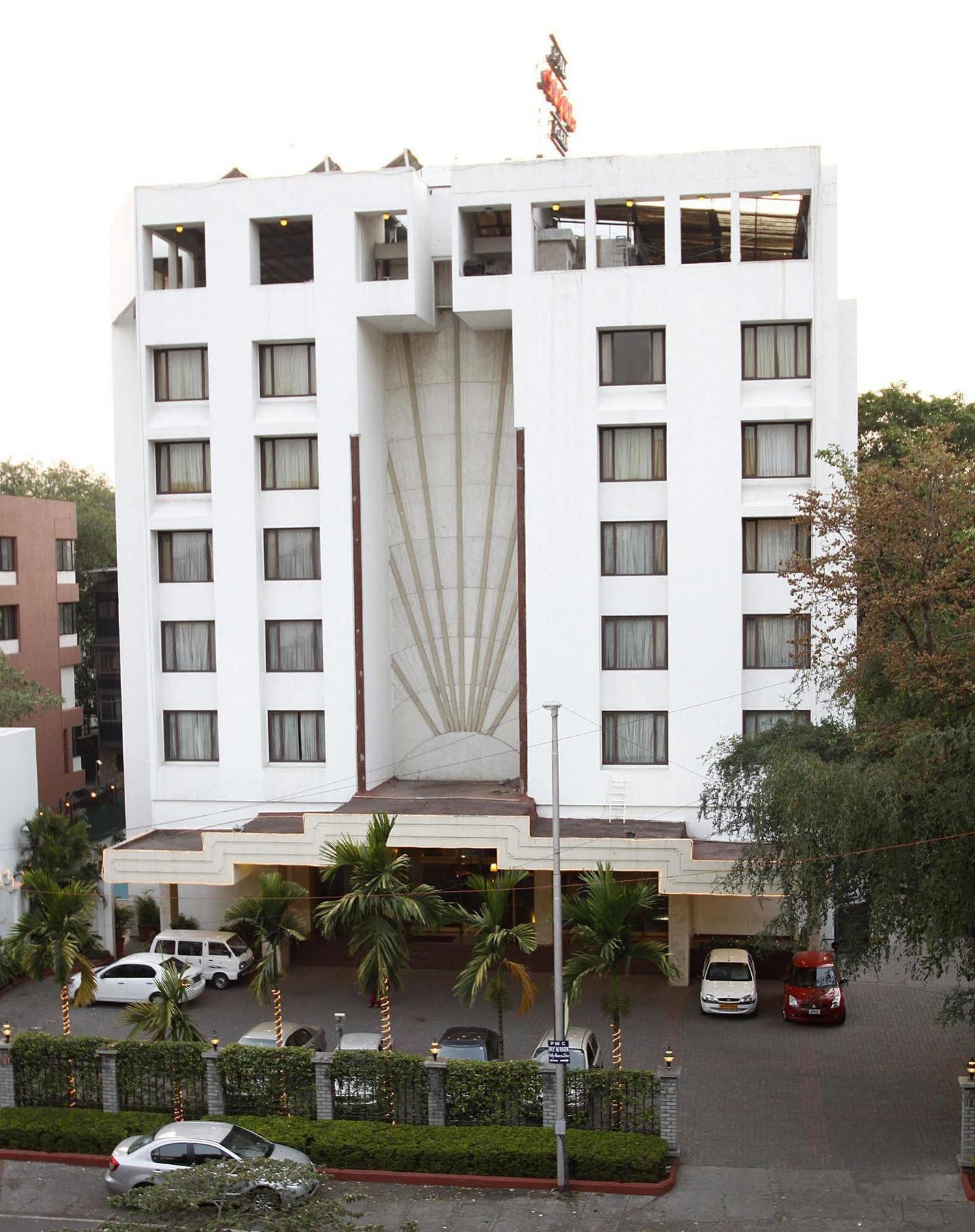 Hotel Sagar Plaza City Centre Pune Exteriör bild
