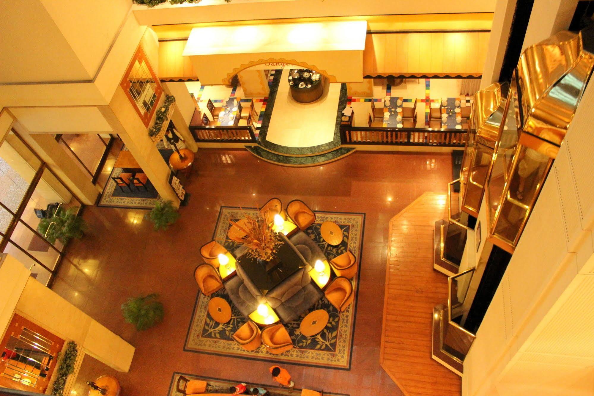 Hotel Sagar Plaza City Centre Pune Exteriör bild